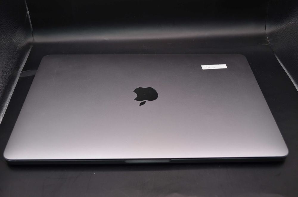 MacBook Pro 13 2018 silver