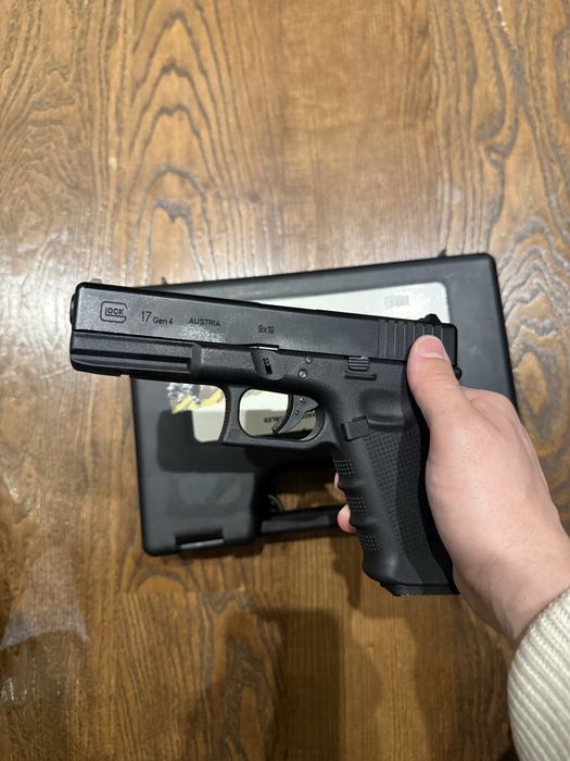 Glock 17 4th generation airsoft