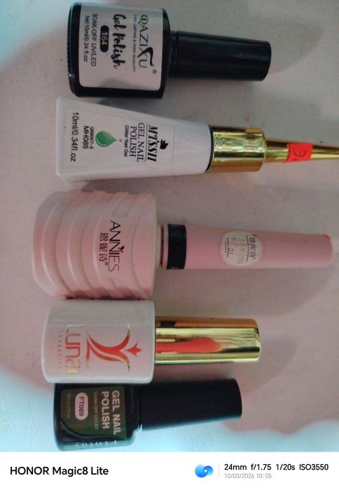 Продаван гел лакове