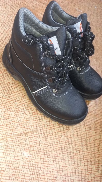 Продам спец обувь