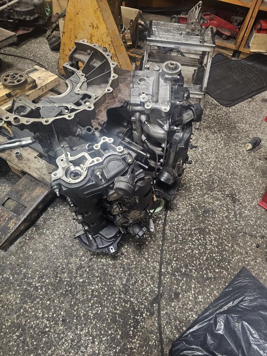 Блок с глави за Jaguar xf 2.7