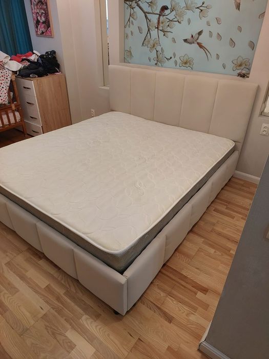 Двухспальная кровать