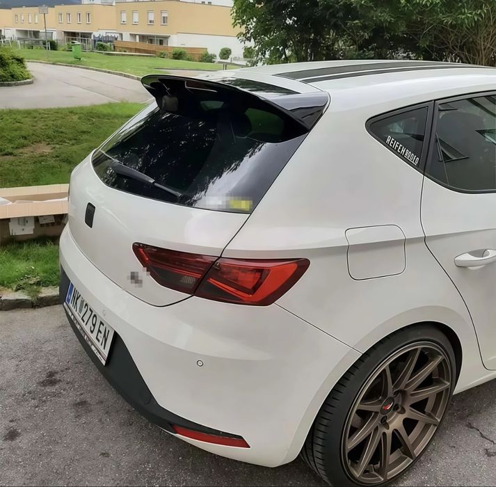 Eleron sport tuning luneta portbagaj haion Seat Leon 3 negru lucios