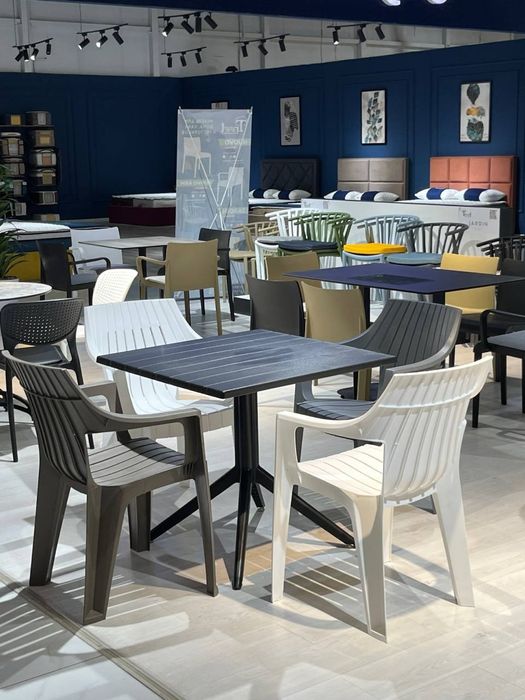 Plastmassa stol stullar. Пластиковые столы и стулья