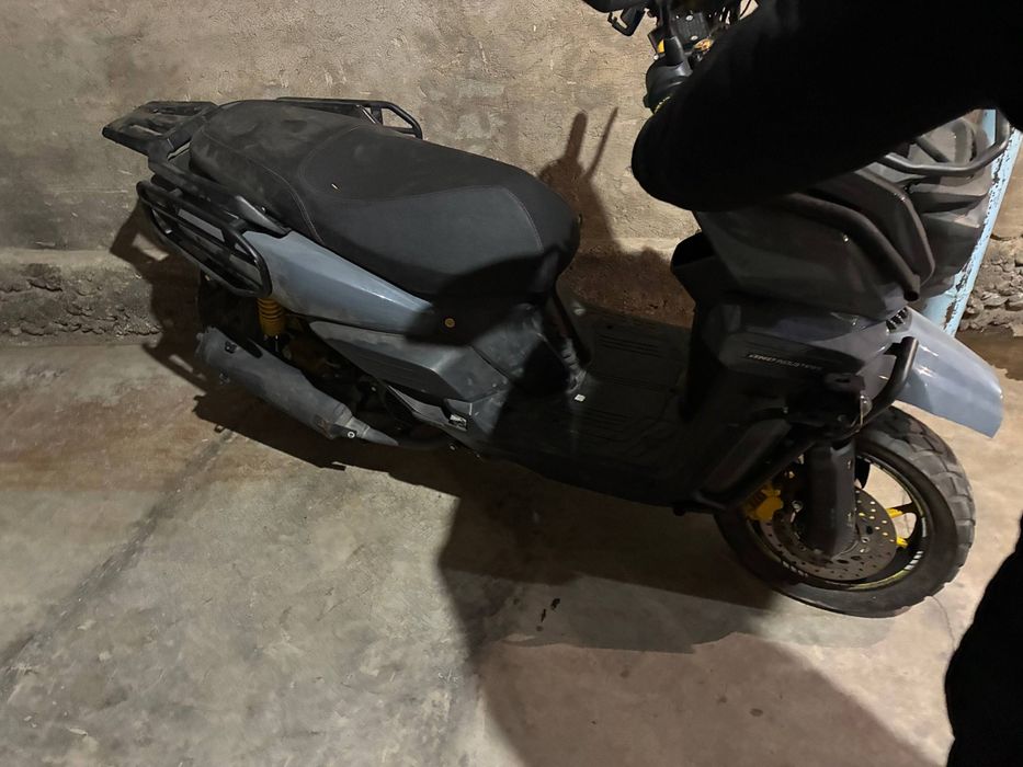 Продам скутер танк GST TANK