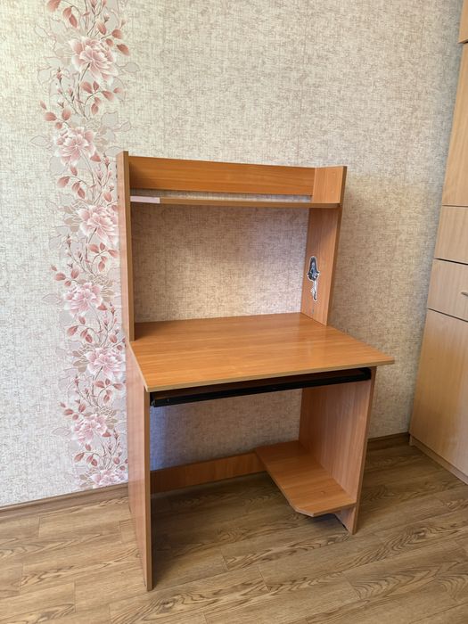 продам компьютерный стол