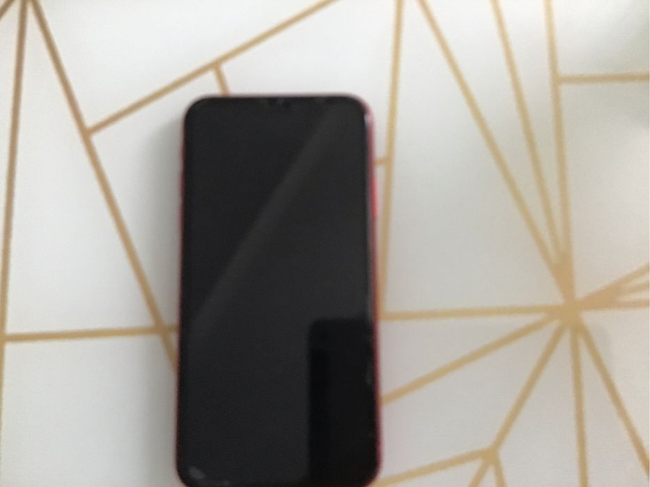 IPhone 11  красный