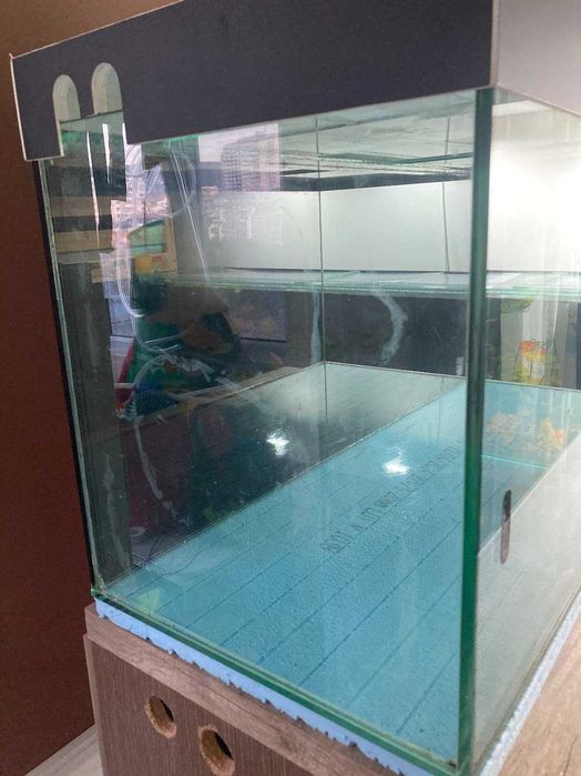 Продавам аквариум 245л (110х45х50) + шкаф и оборудване