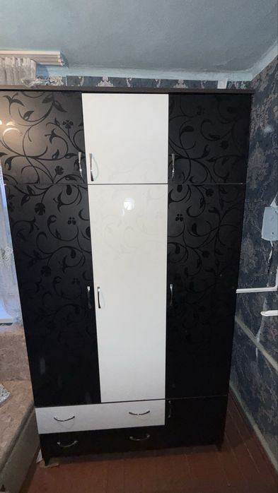 Шкаф с 3 дверями