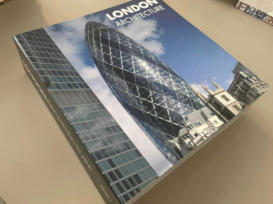 Carti: Warlight, Fever Pitch, albume etc.