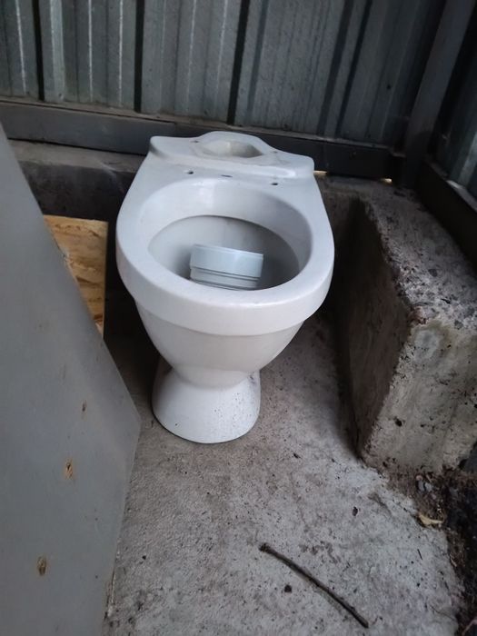 Продам унитаз в хорошем состоянии.