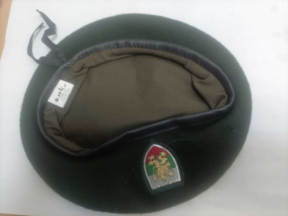 Продавам зелена барета