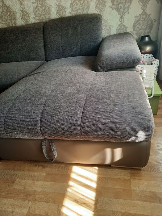 Vând colțar cu lada de depozitare în stare perfecta