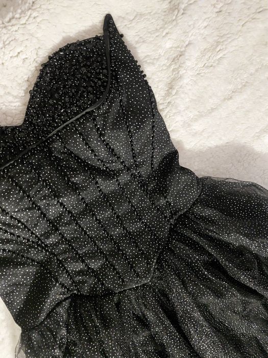 Черна дълга бална рокля