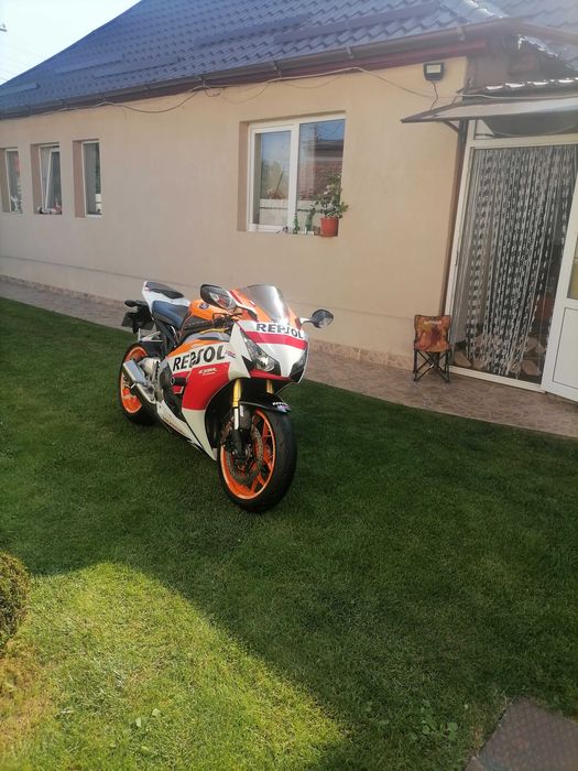 Se vinde honda cbr 1000 rr 2015 18000km negociabil