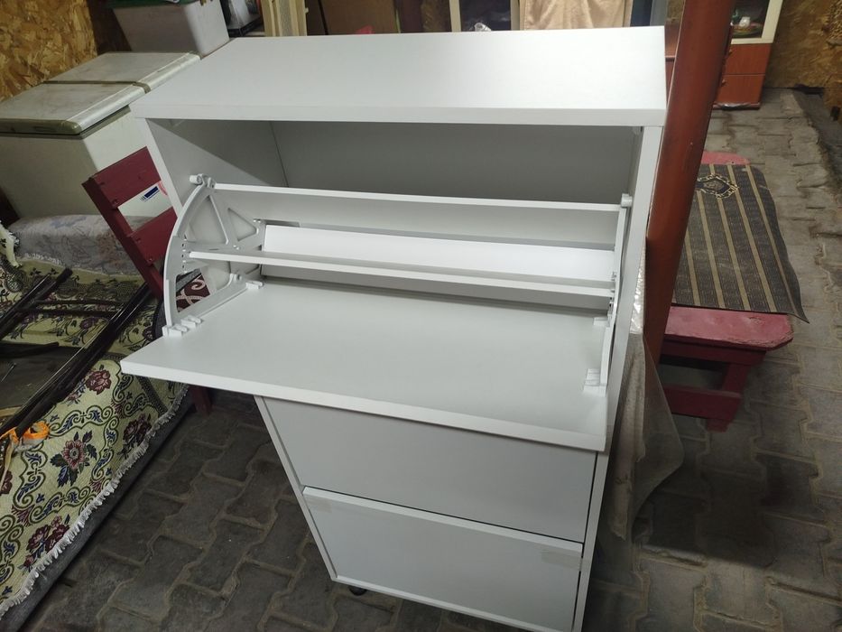 Продам обувницу новая