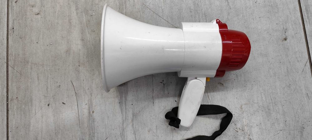 portavoce cu inregistrare si melodie presetata  merge cu 4 baterii