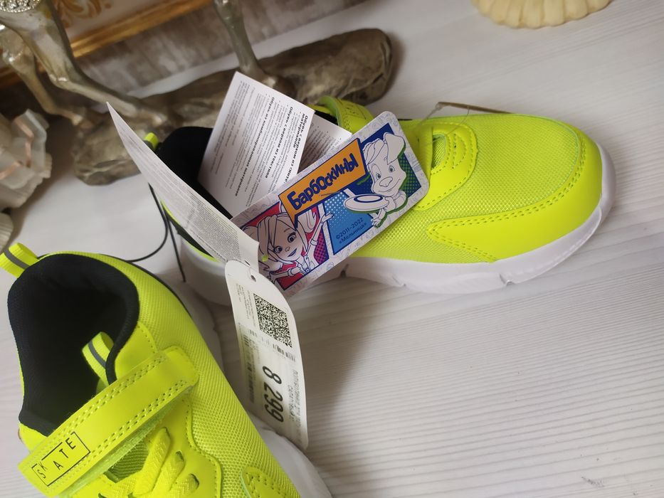 Продам детские кроссовки