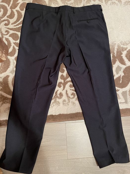 Vând costum bărbătesc