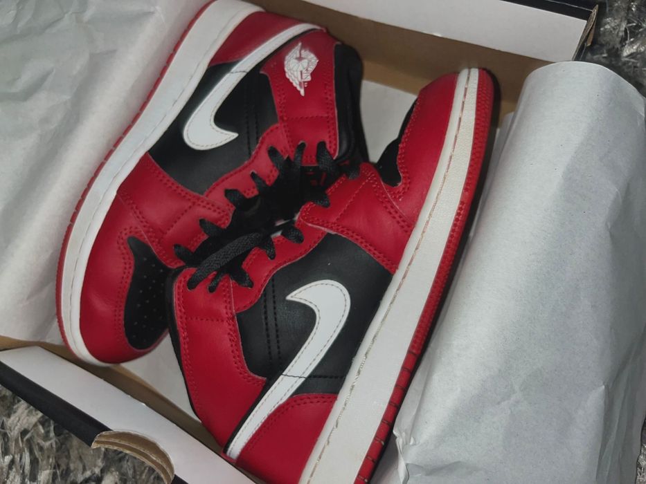 NEGOCIABIL Nike Air Jordan 1 Mid – Mărimea 35.5 – Stare impecabilă / Ca noi