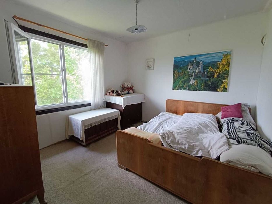 Двуетажна къща в село Гоздейка