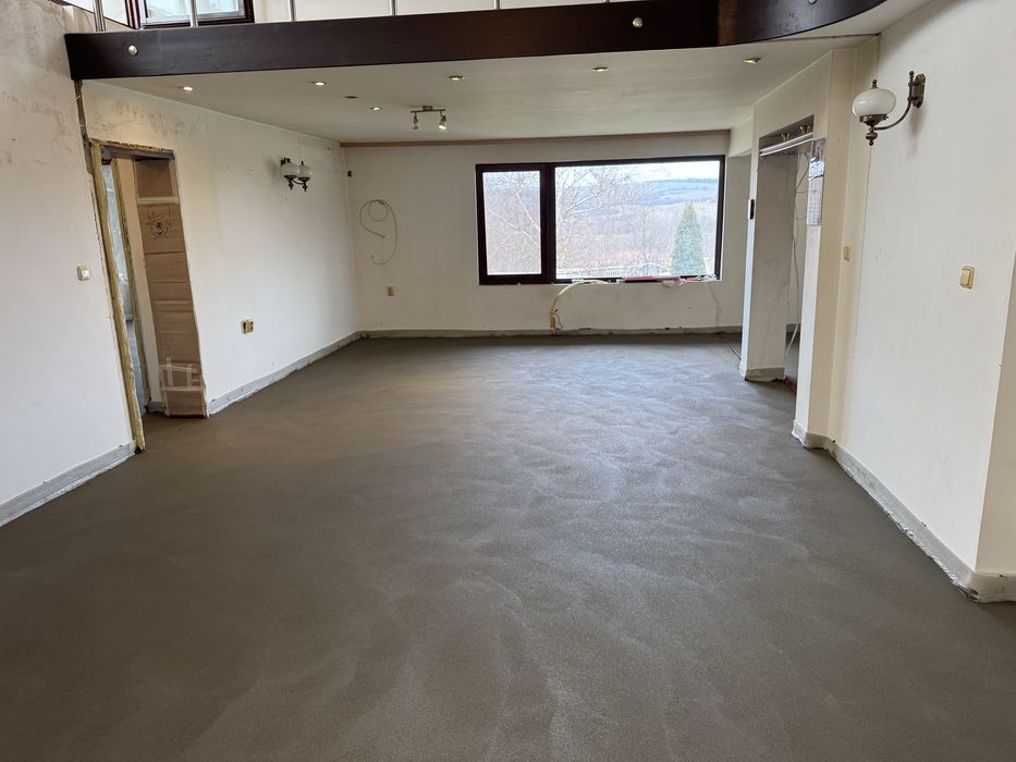 Полагане на подови замазки в цяла Страна