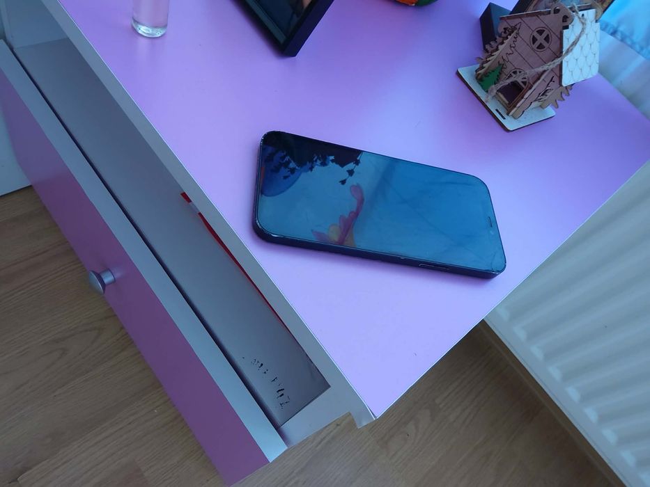 vand URGENT iphone 12 folosit