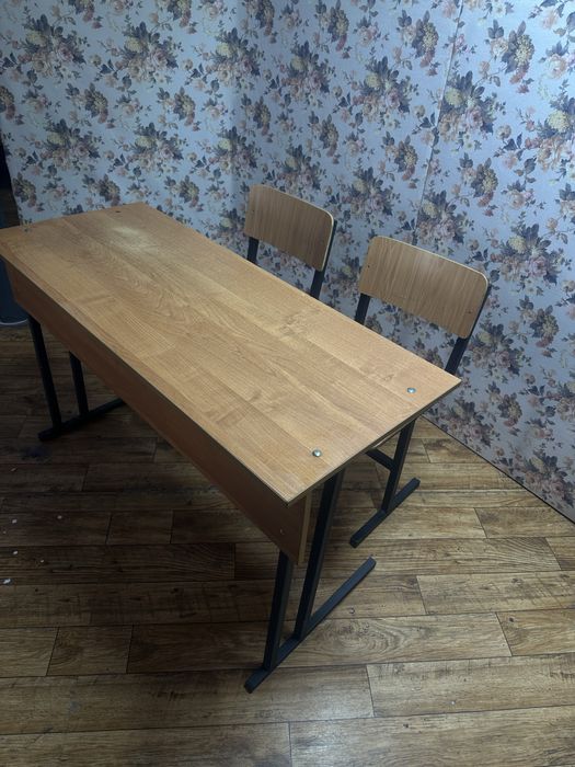 Продам парту со стульями