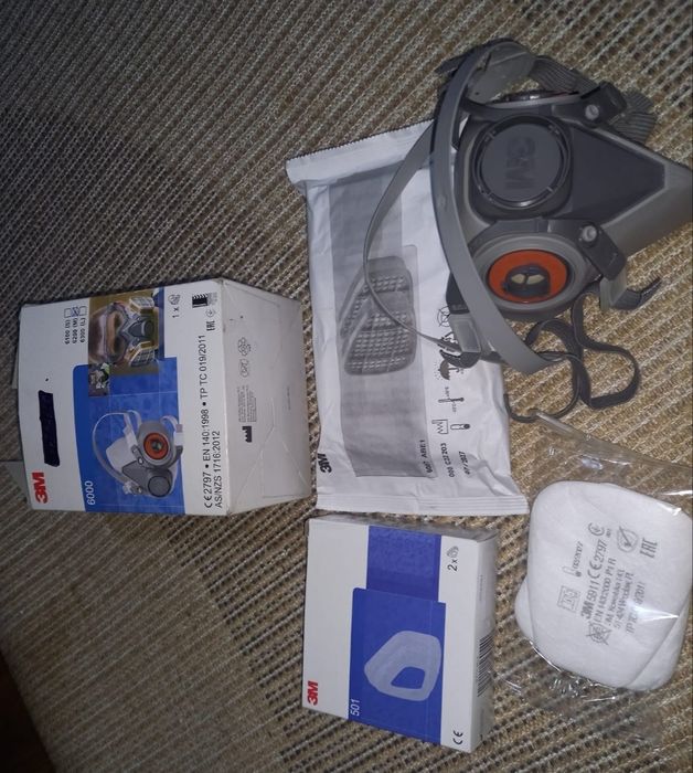 Masca de protectie : praf fum gaze chimicale lacuri vopsele mirosuri .