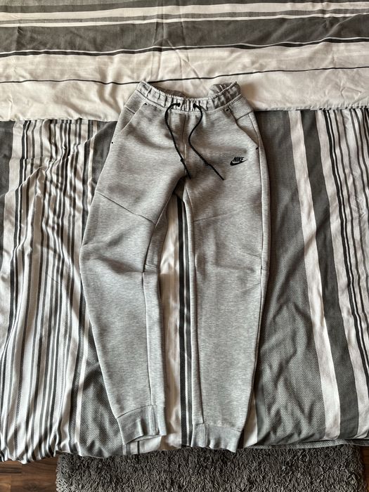 pantaloni nike tech