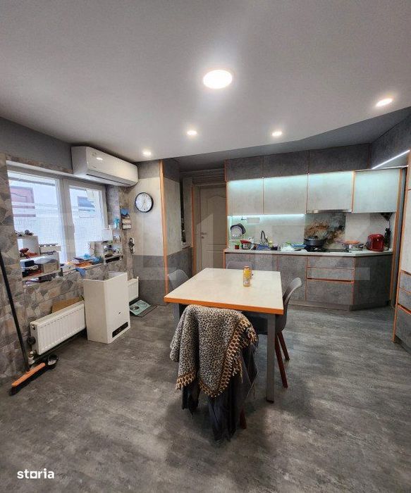 Casa cu 3 camere, 2 bucatarii, Teren de 1000 mp, zona Unirii