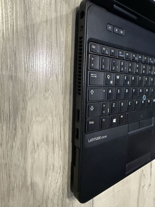Dell Latitude E5540-i5 4300u/8гб/240гб ссд/подсветка