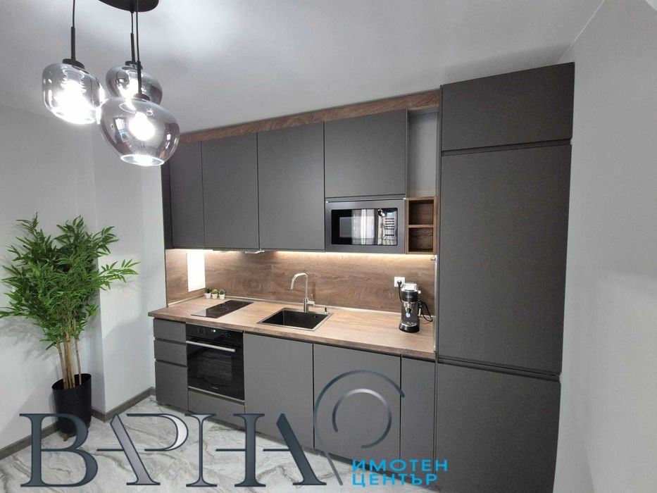 Дава се под наем Двустаен апартамент в Варна, Възраждане 1 - 75 кв.м за 757.86 € - Снимка #3