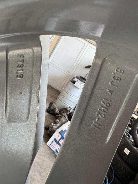 Джанти  с гуми оригинални Mercedes W223 255/45R19