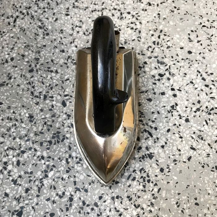 Българска електрическа ютия, модел “Ракета”