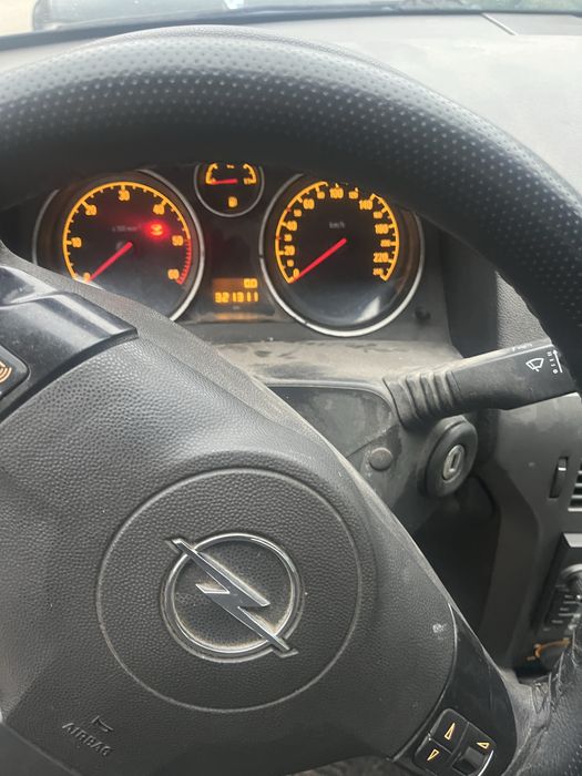 Продавам Астра Х  1.9  120 кс 2006г