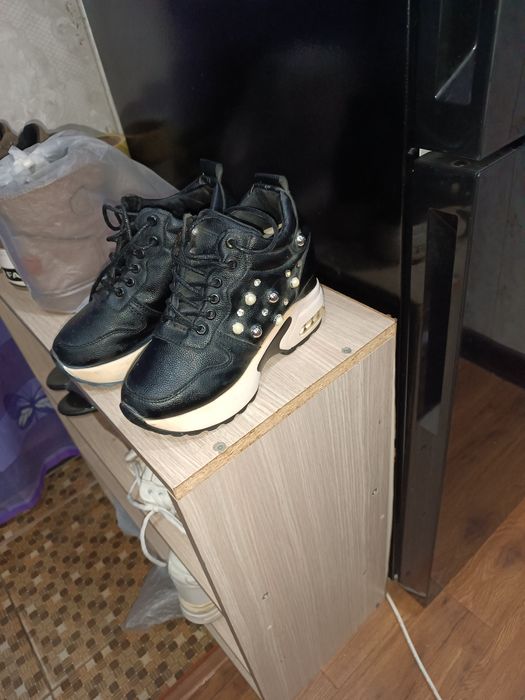 Продам женскую обувь