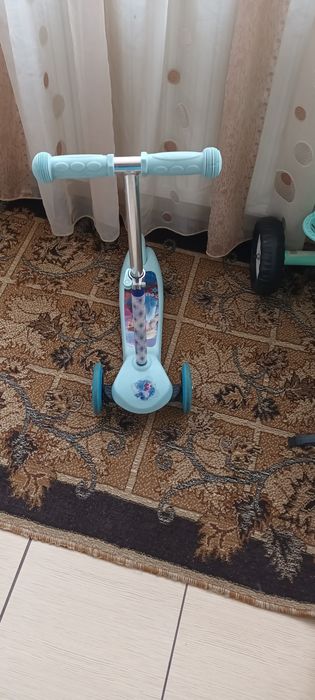 Trotinetă cu 3 roți Frozen+trotinetă roz