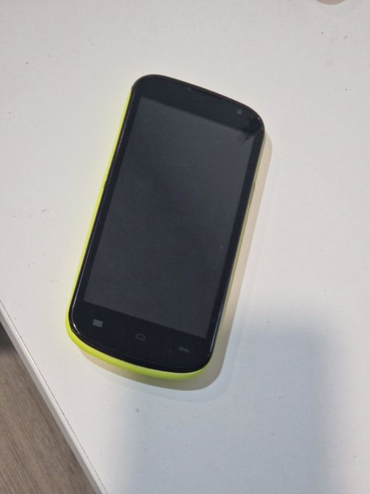 Telefon cu touchscreen fara baterie