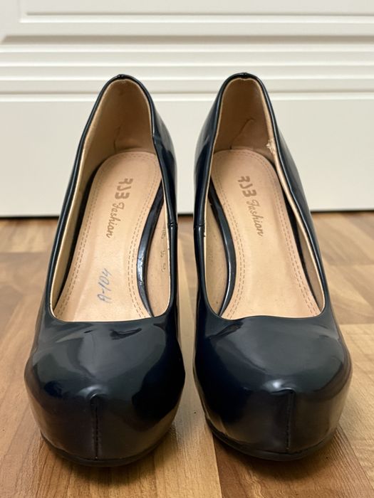 Продаю каблуки , 2 разных пары