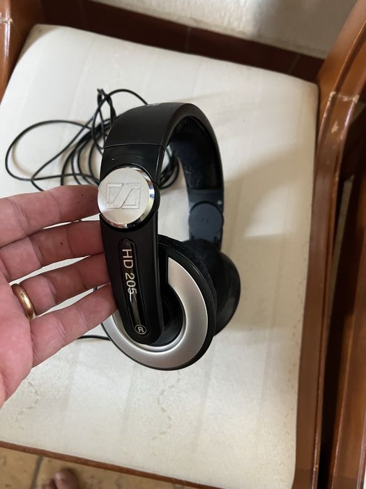 Casti Sennheiser si Sony