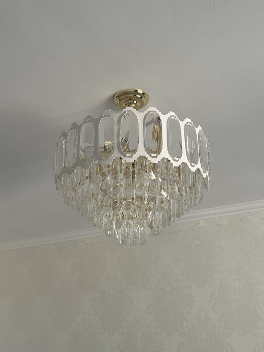 Продам люстру на 20 кв.м