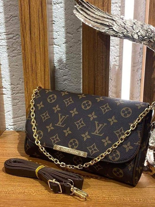 Geanta tip plic,model 2 in 1,logo metalic, curea detasabila umăr,sacul