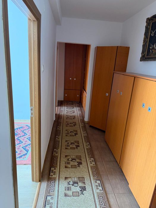 Închiriez apartament 3 camere