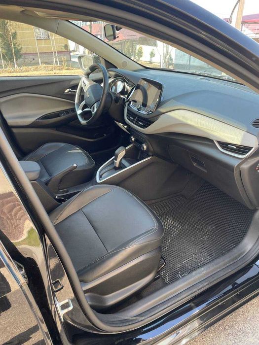 Chevrolet Onix Premier 6 plus сотилади