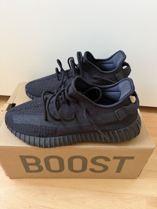 Yeezy 350 Onyx Black noi