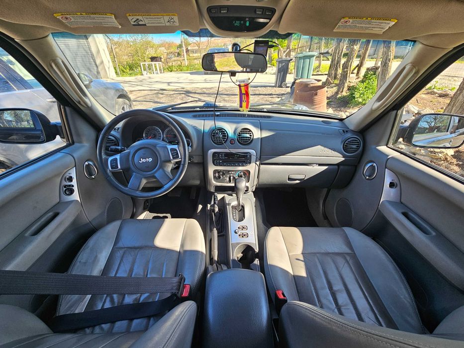 Jeep Cherokee 2.8 Autoutilitara 4 locuri