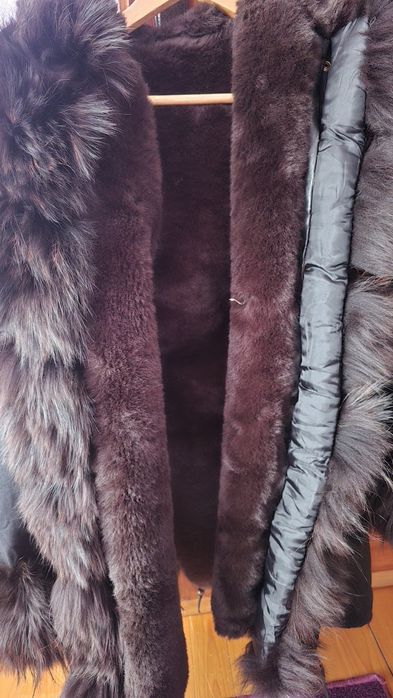 Луксозно дамско палто с естествен косъм