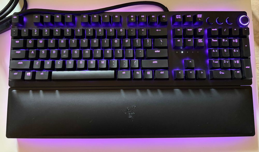 Геймърска механична клавиатура | Razer Huntsman Elite RGB | Clicky Optical Switches