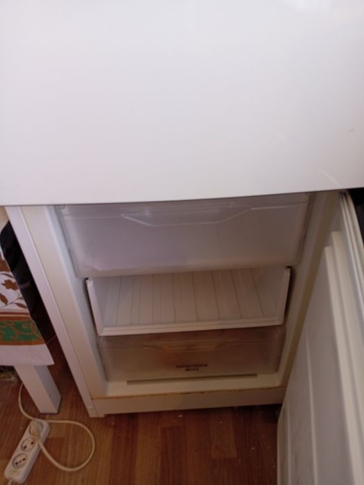 Холодильник indesit